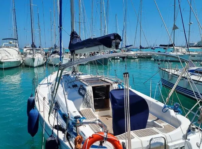 Boat And Breakfast