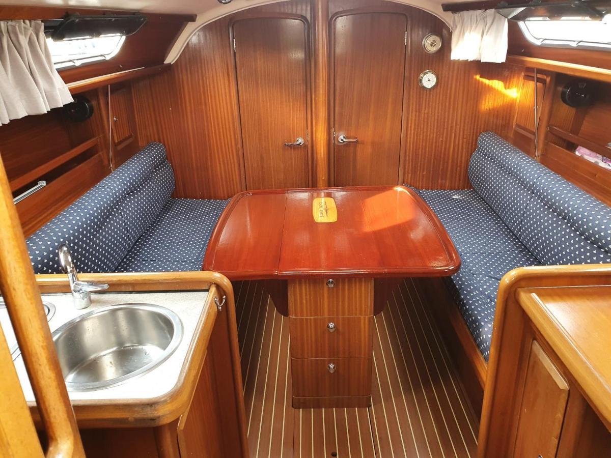 Boat And Breakfast