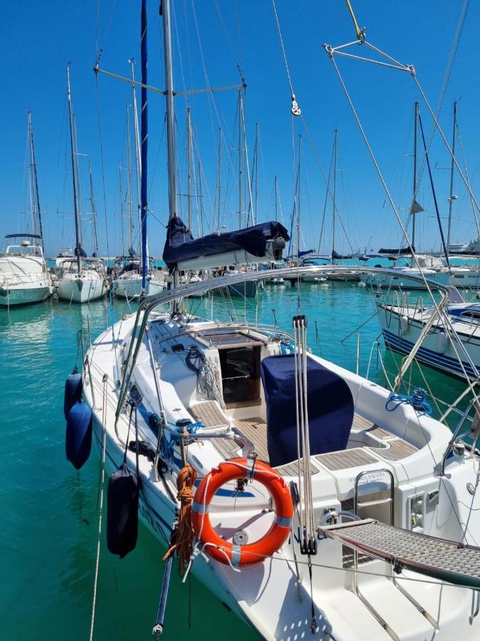 Botel Boat And Breakfast Bari