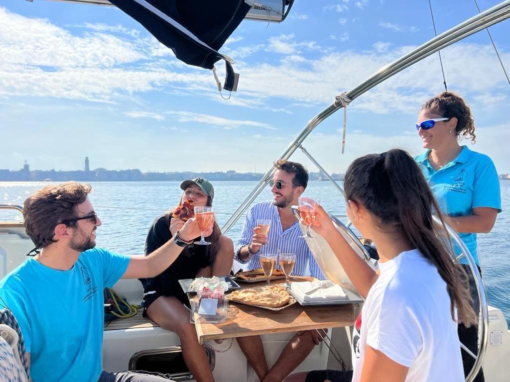 Botel Boat And Breakfast Bari