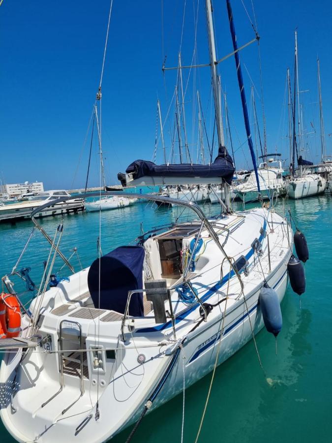 Botel Boat And Breakfast Bari